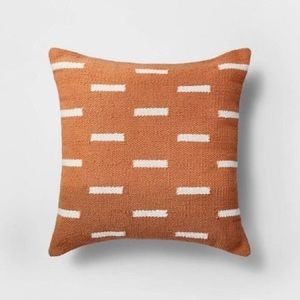 Set of 2 woven pillows